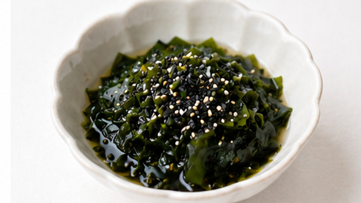 わかめと黒ゴマの酢の物